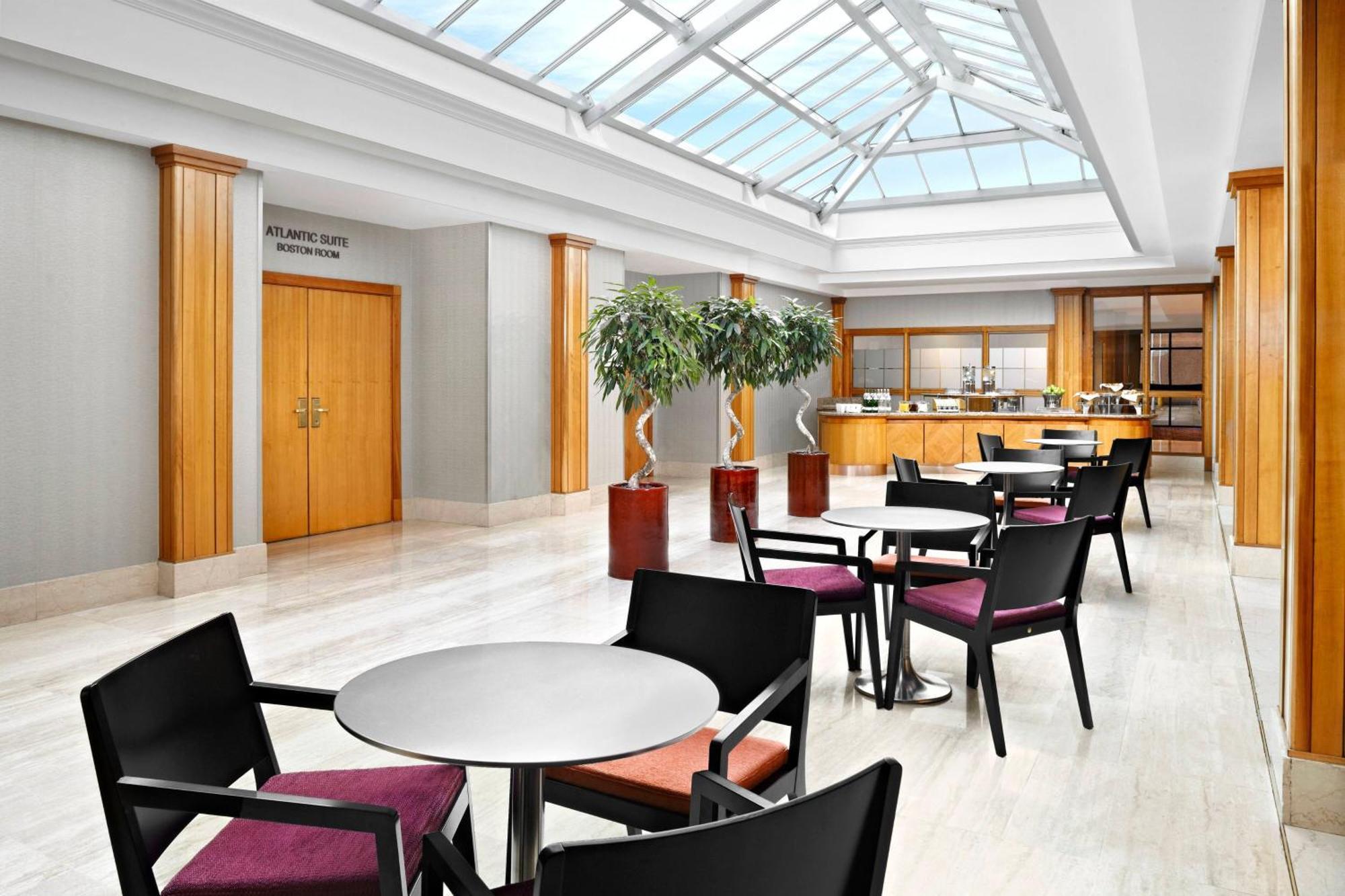 เชอราตัน สกายไลน์ โฮเต็ล ลอนดอน ฮีทโธรว์ Hotel ฮิลลิงดัน ภายนอก รูปภาพ